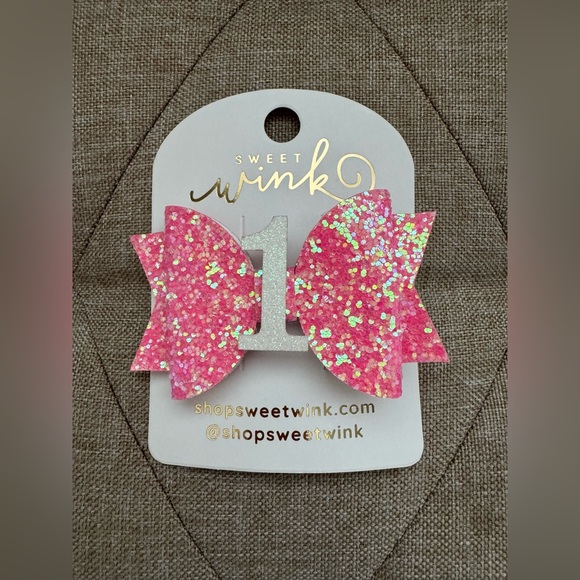 New Baby Sweet Wink 1st Birthday Clip - Picture 1 of 2